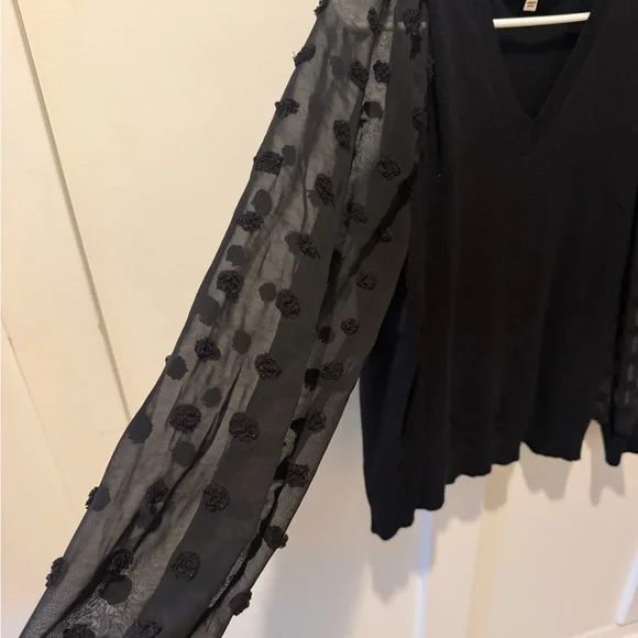 Le Serein Black V-Neck Sweater - Picture 3 of 4